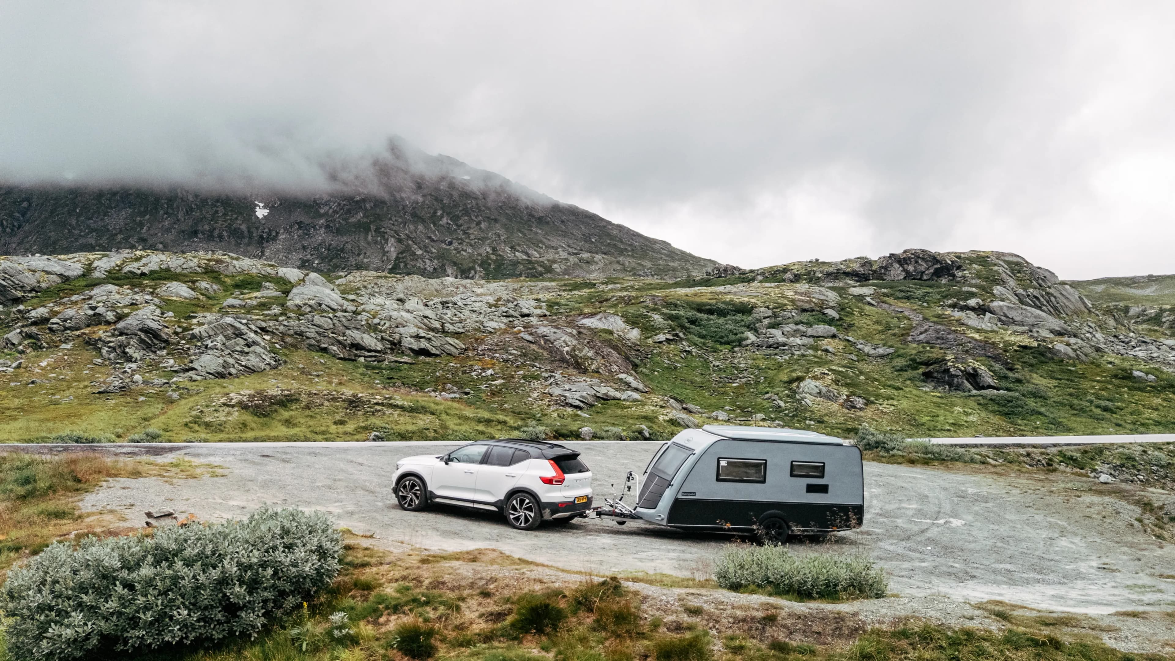 Kip Kompakt caravan in een Noors landschap